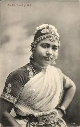 Ak Ceylon Sri Lanka, Nautch Dancing Girl, indische Tänzerin in Tracht