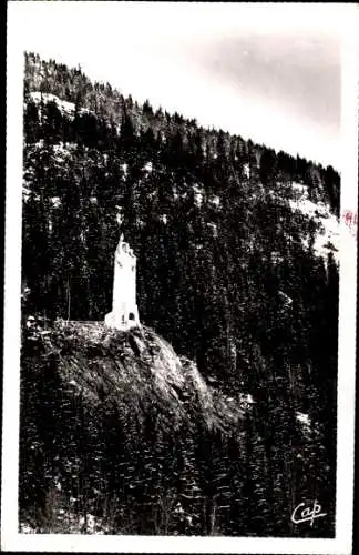 Ak Les Houches Haute Savoie, Mont-Blanc, Vue sur la cote de Coupeaux, Le Christ-Roi
