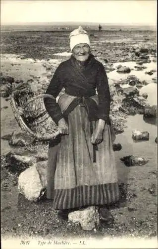 Ak Frau in französischer Tracht, Korb, Strand