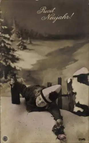 Ak Glückwunsch Neujahr, Harlekin mit Sektflasche im Schnee