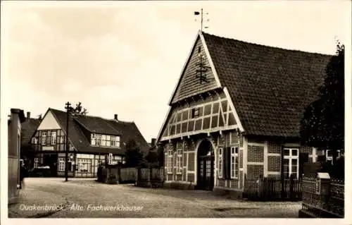 Ak Quakenbrück in Niedersachsen, alte Fachwerkhäuser, Dorfpartie