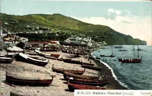 Ak Funchal Insel Madeira Portugal, Boote am Strand