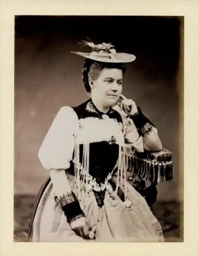 Foto um 1880, Kanton Bern, (schwarze) Bernertracht oder Berner Sonntagstracht