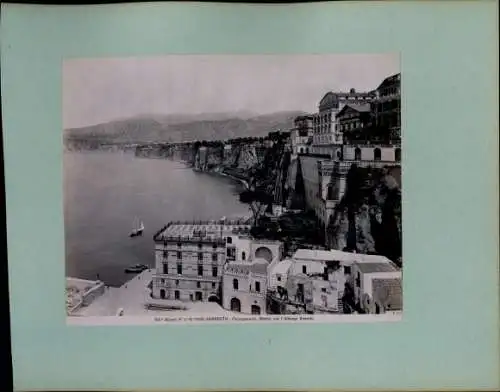 Foto um 1880, Sorrento Campania, Marina con l'Albergo Victoria, Marina della Praja