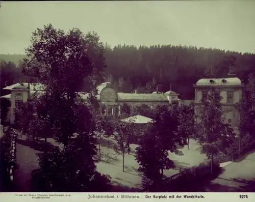 Foto Janské Lázně Johannisbad Reg. Königgrätz, Kurplatz und Wandelhalle, um 1900