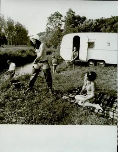 Foto Tarbert Caravan, Frau im Bikini, Wohnwagen, Reklame