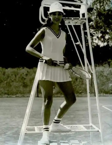 Foto Frau in Tenniskleidung, Reklame, Münchener Sportbekleidungsfabrik Carl Braun, Oberaudorf