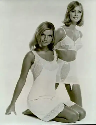 Foto Models in Unterwäsche, Rainbow Super Set, BH, Hemdröckchen, Charmor 1969