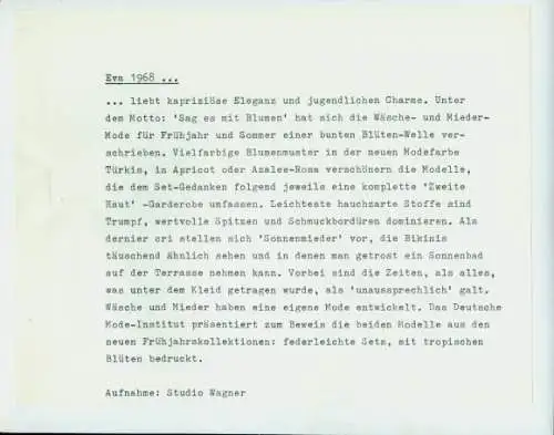 Foto Models in Bikini und Strandkleid, 1968, Deutsches Mode Institut