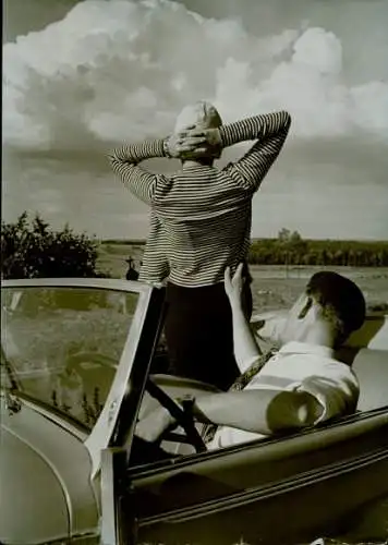 Foto Paul Wolff, Ehepaar auf Reisen, Auto