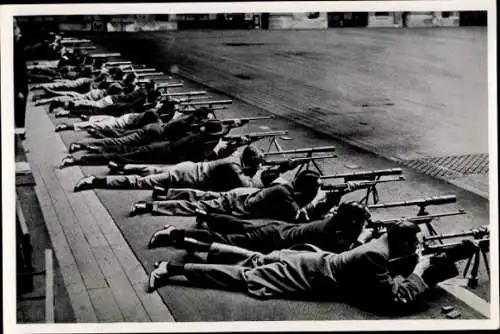 Sammelbild Olympia 1936, Schießen aus Kleinkaliberbüchsen im Alexanderpalast in London