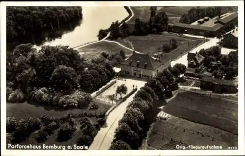 Ak Bernburg an der Saale, Parforcehaus, Luftbild