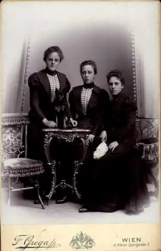 Kabinett Foto Wien, Portrait von drei jungen Frauen
