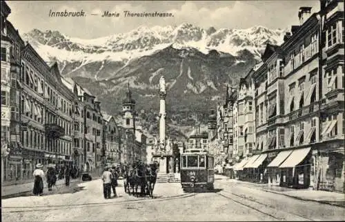 Ak Innsbruck in Tirol, Maria Theresienstraße, Straßenbahn, Kutsche, Geschäfte, Säule
