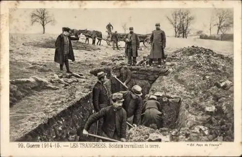 Ak Guerre 1914-15, Les Tranchées, Soldats travaillant la terre, französ. Soldaten, Schützengraben