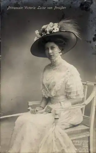 Ak Prinzessin Victoria Luise von Preußen, Portrait mit Hut