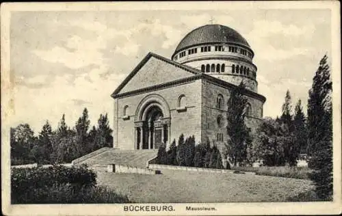 Ak Bückeburg, Mausoleum, Kuppel, Kreuz, Eingang