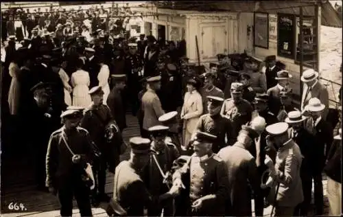 Foto Ak Rückführung deutscher Gefangener aus der Schweiz, Deutsche Soldaten in Uniformen