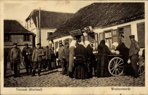 Ak Tukums Tuckum Kurland Lettland, Wochenmarkt, Einheimische, Soldaten