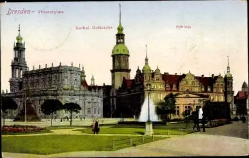 Ak Dresden Altstadt, Theaterplatz, Katholische Hofkirche, Schloss, Springbrunnen