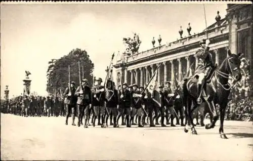 Ak Defile devant le Grand Palais, französische Soldaten, Parade