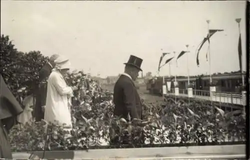 Foto Ak Königin Wilhelmina der Niederlande, Prinz Heinrich zu Mecklenburg, Limburg