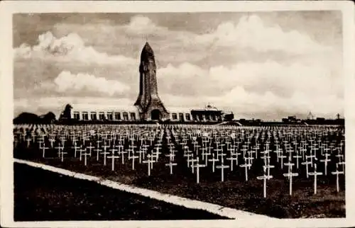 Ak Douaumont Lothringen Meuse, Beinhaus von Douaumont, National Friedhof