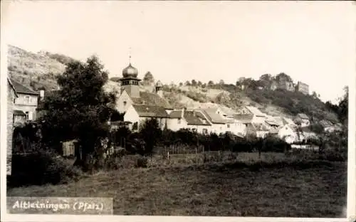 Foto Ak Altleiningen in der Pfalz, Teilansicht, Kirche