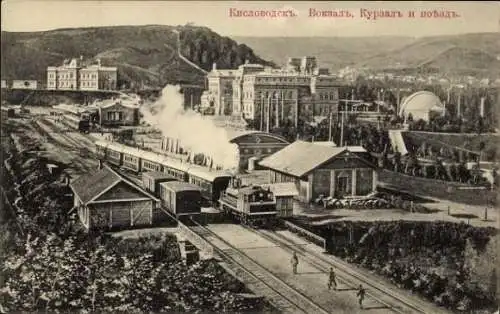 Ak Kislowodsk Russland, Bahnhof, Gleisseite, Dampflok