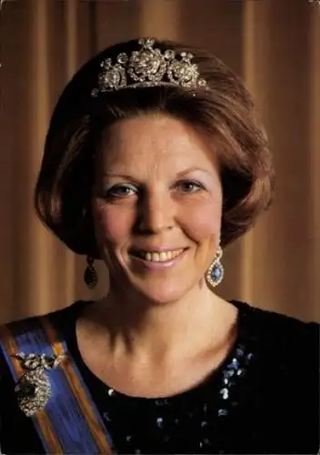 Ak Königin Beatrix der Niederlande, Inhuldiging 1980, Portrait, Diadem