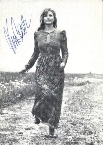 Ak Schauspielerin Vivi Bach, Standportrait, Autogramm