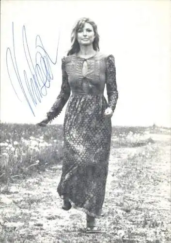 Ak Schauspielerin Vivi Bach, Standportrait, Autogramm
