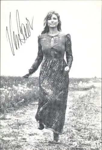 Ak Schauspielerin Vivi Bach, Standportrait, Autogramm