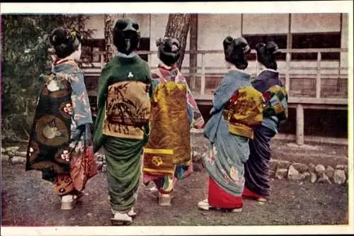 Ak Japan, Fünf Japanerinnen in traditionellen Trachten, Kimono