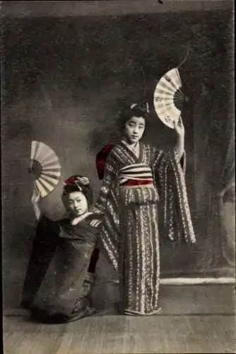 Ak Japan, Zwei Japanerinnen, Kimono, Fächer
