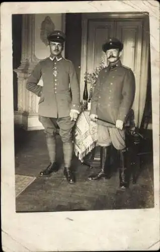 Foto Ak Deutsche Soldaten in Uniformen, Portrait, Eisernes Kreuz