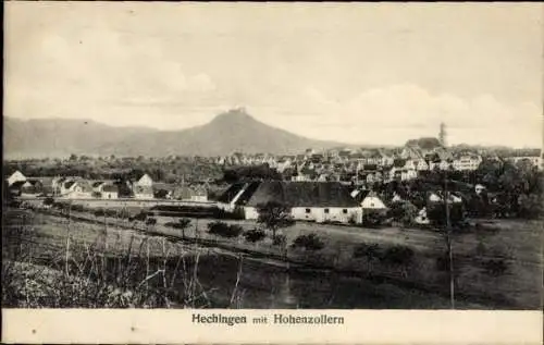 Ak Hechingen in der Schwäbischen Alb, Totalansicht mit Hohenzollern