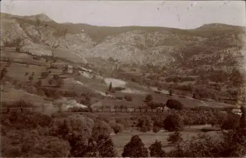 Foto Ak Mazedonien, Landschaft, Bahnschienen, Güterzug