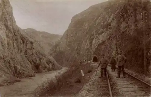 Foto Ak Mazedonien, Landschaft, Bahnschienen, Tunnel