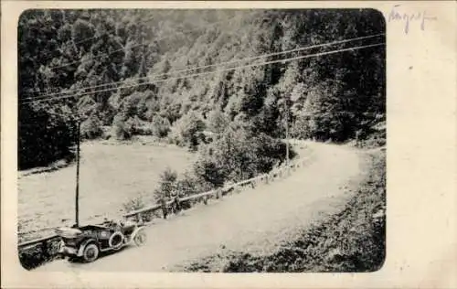 Foto Ak Serbien ? Mazedonien ?, Partie an einem Fluss, Auto