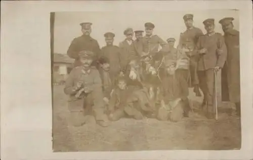 Foto Ak Serbien ?, Mazedonien ?, Deutsche Soldaten in Uniformen, I WK