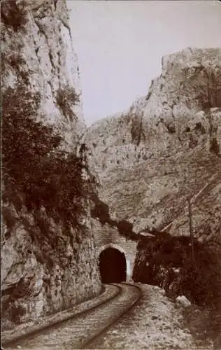 Foto Ak Mazedonien, Bahnschienen, Tunnel, Felspartie