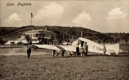 Ak Gera in Thüringen, Flugplatz, Flugzeug D 561