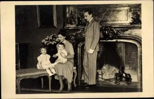 Foto Ak Henri Robert Ferdinand von Orleans mit Familie, Feuerstelle