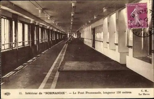 Ak Paquebot Normandie, CGT French Line, Le Pont Promenade