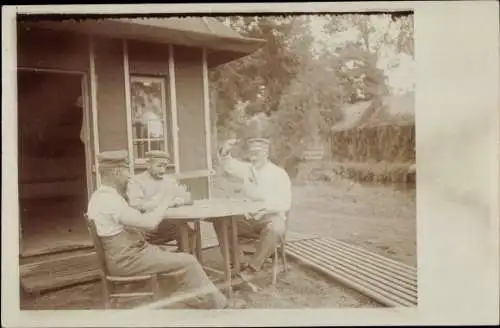 Foto Ak Soldaten beim Kartenspiel, Entlausungswärter