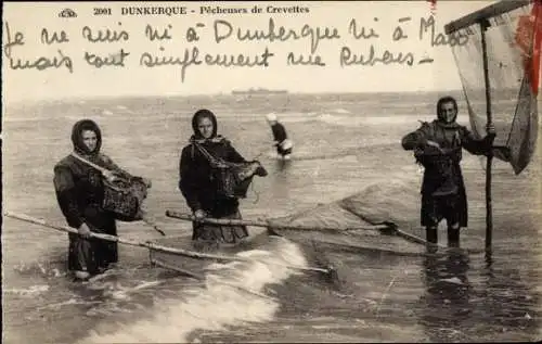 Ak Dunkerque Dünkirchen Nord, Krabbenfischer im Meer