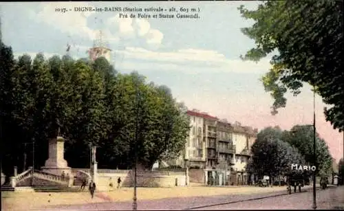 Ak Digne les Bains Alpes de Haute Provence, Pré de Foire und Gassendi-Statue