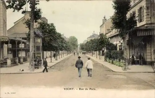 Ak Vichy Allier, Rue de Paris, Passanten