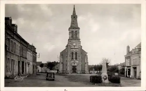Ak Bézenet Allier, Place de l'Eglise, Kirche, Denkmal
